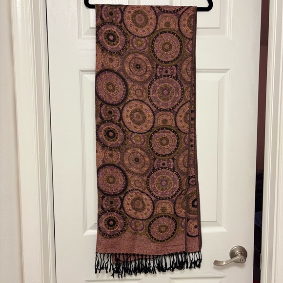 Lightweight shawl - Picture 2 of 2